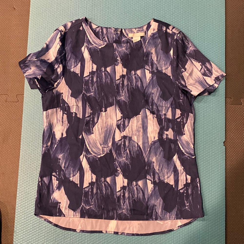 COPY - H&M Navy Blue White Abstract Gold Zipper Blouse